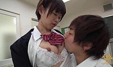 जापानी शौकिया किशोर को उसके सहपाठी ने साइकोपॉर्न नेट पर डॉगीस्टाइल में चोदा